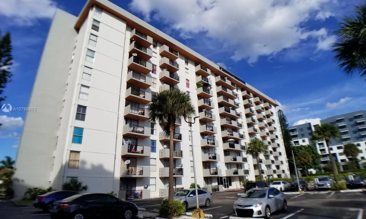 2075 NE 164th St # 314, North Miami Beach FL 33162