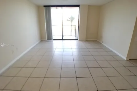 2075 NE 164th St # 314, North Miami Beach FL 33162