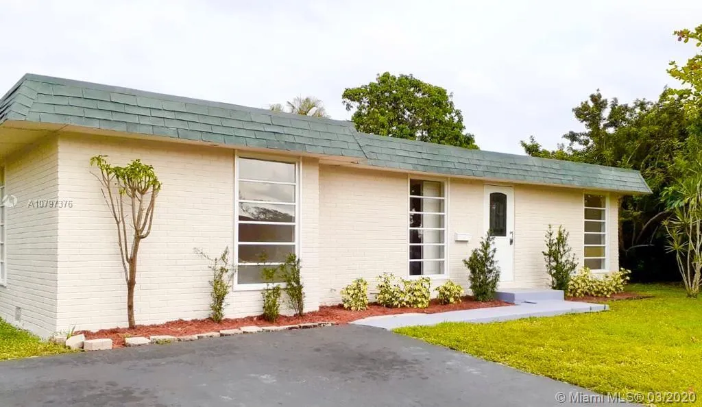 7902 NW 69th Ave, Tamarac FL 33321