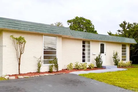 7902 NW 69th Ave, Tamarac FL 33321