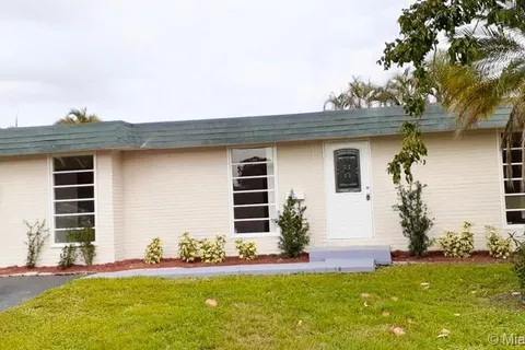 7902 NW 69th Ave, Tamarac FL 33321