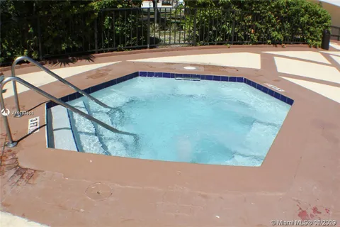 16909 N Bay Road # 420, Sunny Isles Beach FL 33160