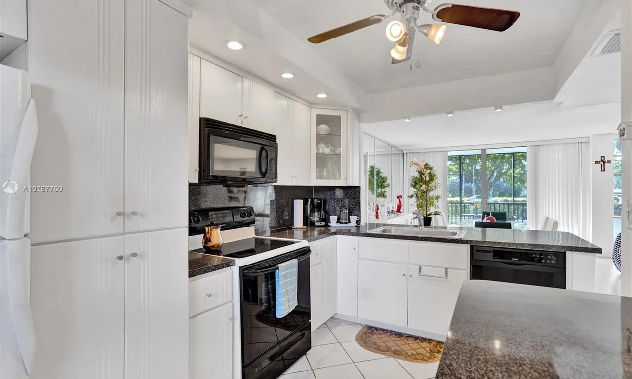 3401 N Country Club Dr # 110, Aventura FL 33180
