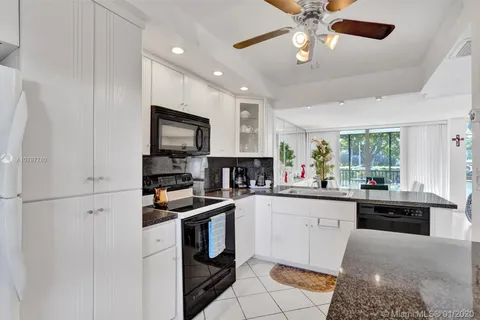 3401 N Country Club Dr # 110, Aventura FL 33180