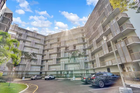 3401 N Country Club Dr # 110, Aventura FL 33180