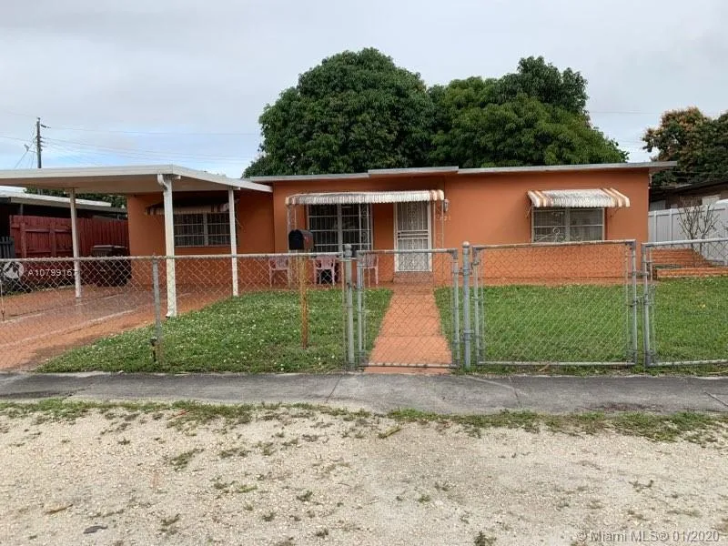 821 E 13th St, Hialeah FL 33010