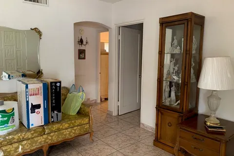 821 E 13th St, Hialeah FL 33010