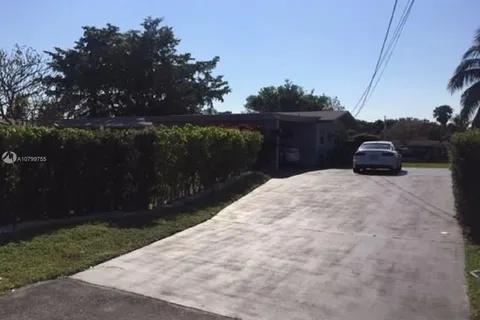 1018 SW 2nd St, Hallandale Beach FL 33009