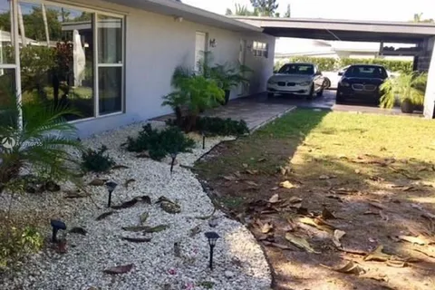 1018 SW 2nd St, Hallandale Beach FL 33009