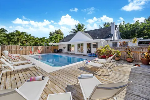 212 SW 1st Ave, Hallandale Beach FL 33009
