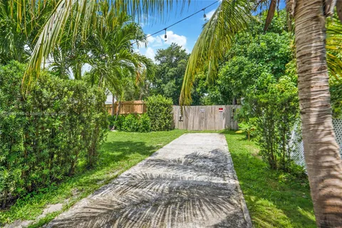 212 SW 1st Ave, Hallandale Beach FL 33009