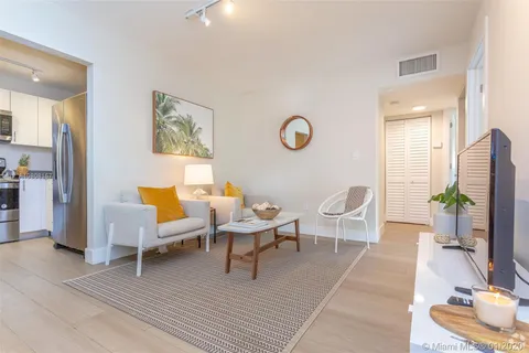 800 S Dixie Hwy # 206, Coral Gables FL 33146