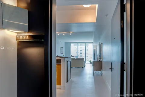 325 S Biscayne Blvd # 1821, Miami FL 33131