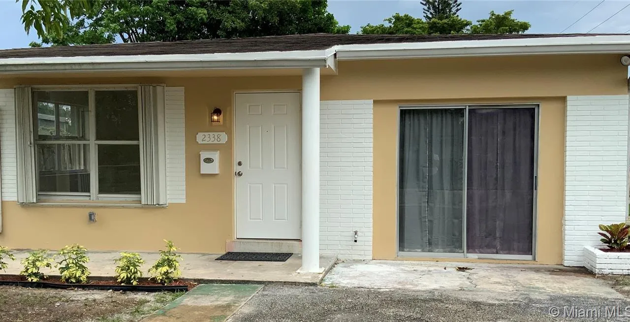 2338 Pierce St, Hollywood FL 33020
