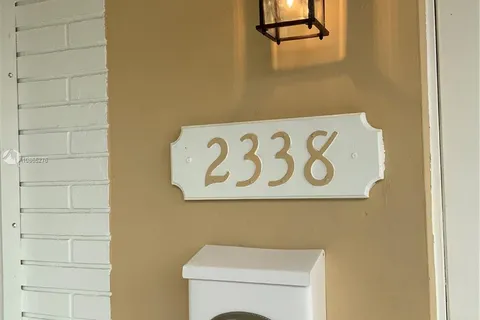 2338 Pierce St, Hollywood FL 33020