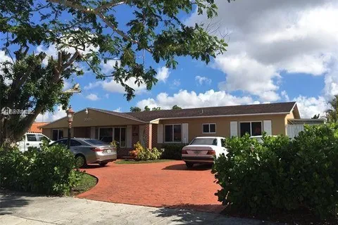 2055 SW 97th Ave, Miami FL 33165