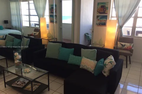 100 Lincoln Rd # 1637, Miami Beach FL 33139