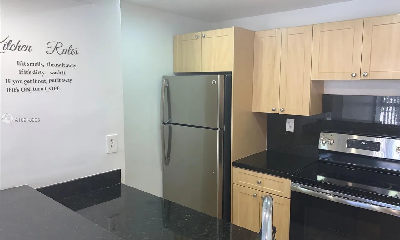 7035 NW 186th St # D301, Hialeah FL 33015