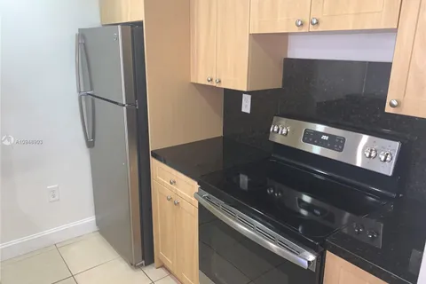 7035 NW 186th St # D301, Hialeah FL 33015