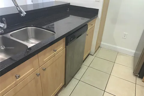 7035 NW 186th St # D301, Hialeah FL 33015