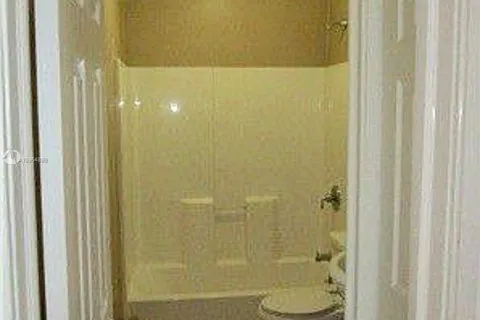 5601 Palm Ave, Hialeah FL 33012