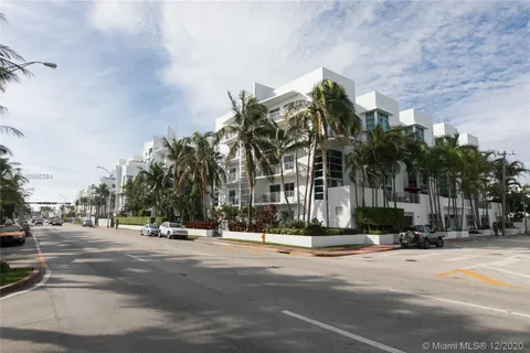 7744 Collins Ave # 4, Miami Beach FL 33141