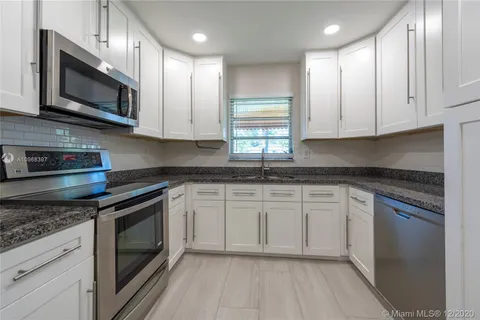 624 NE 10th Ave # 1, Fort Lauderdale FL 33304