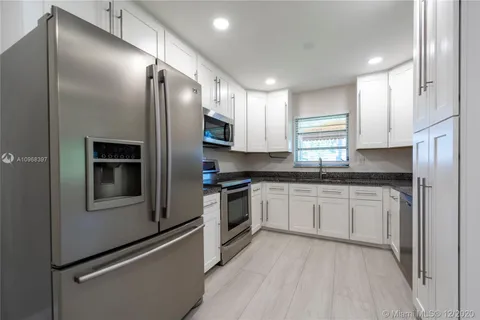 624 NE 10th Ave # 1, Fort Lauderdale FL 33304