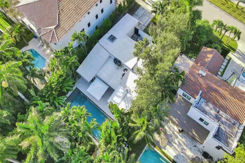 3075 N Bay Rd, Miami Beach FL 33140