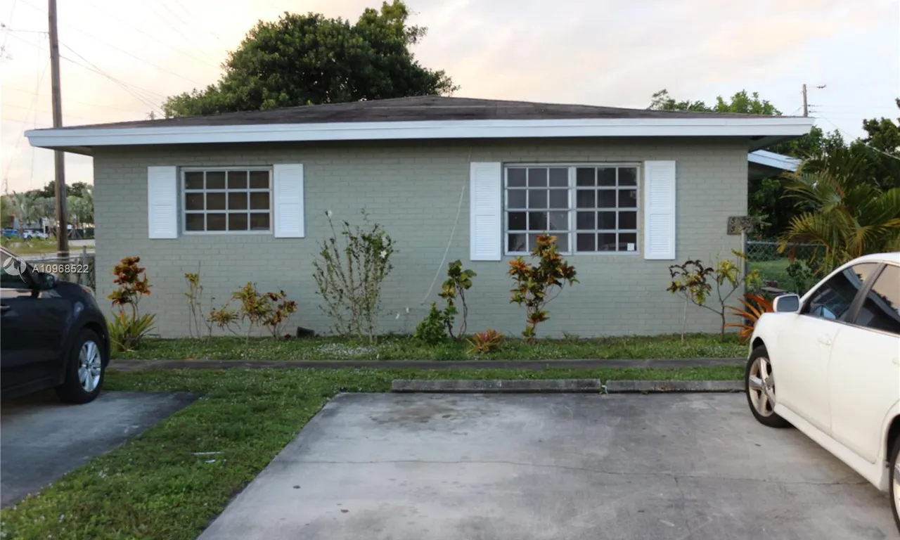 5945-5947 Hayes Street, Hollywood FL 33021