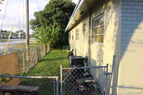 5945-5947 Hayes Street, Hollywood FL 33021