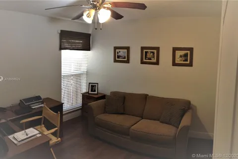 6901 SW 104th Ct, Miami FL 33173