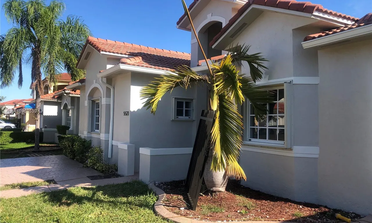 5521 SW 158th Ct, Miami FL 33185
