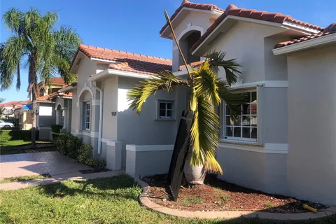 5521 SW 158th Ct, Miami FL 33185