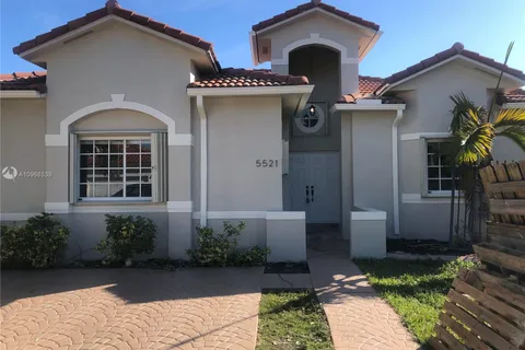 5521 SW 158th Ct, Miami FL 33185