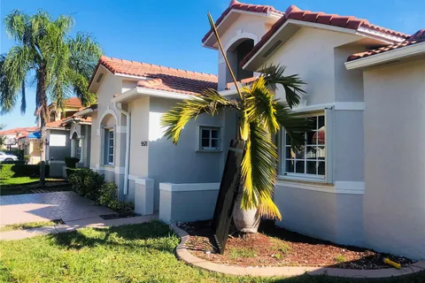5521 SW 158th Ct, Miami FL 33185