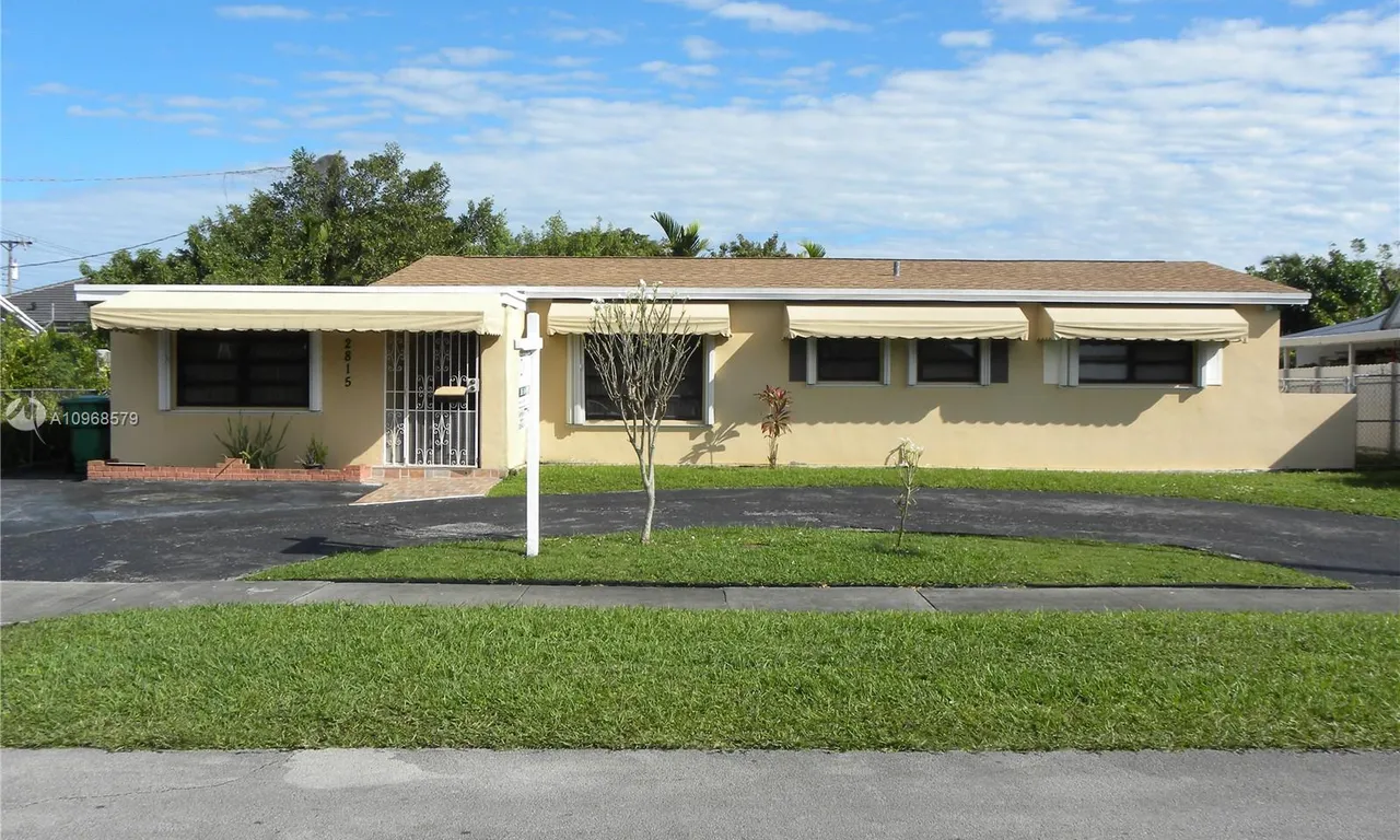 2815 SW 105th Ct, Miami FL 33165
