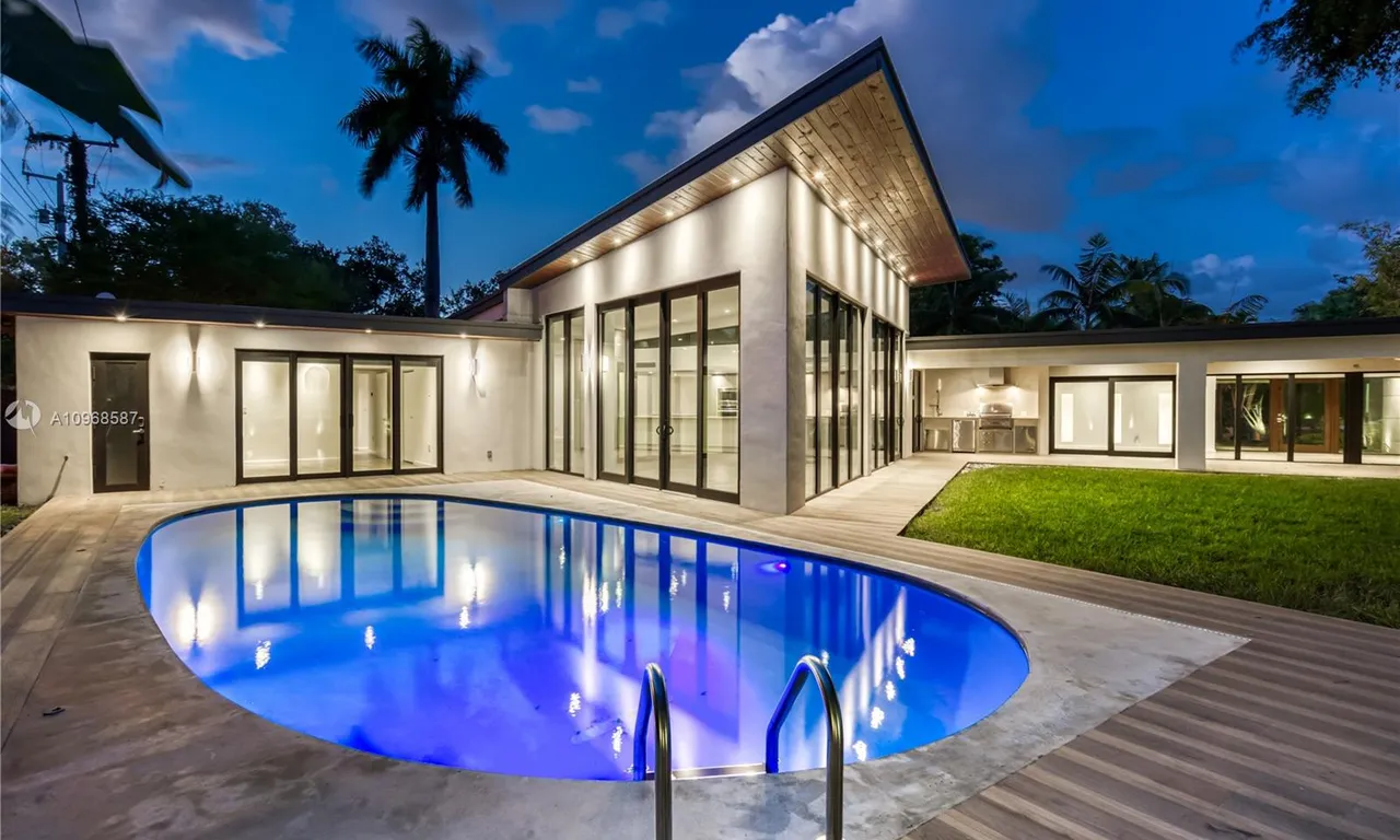 161 S Shore Dr S, Miami FL 33133