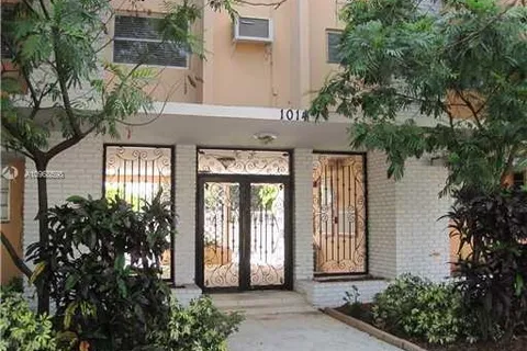 1014 Salzedo St # 208, Coral Gables FL 33134