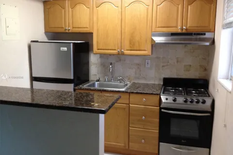 1014 Salzedo St # 208, Coral Gables FL 33134
