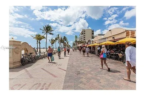 900 N Surf Rd, Hollywood FL 33019