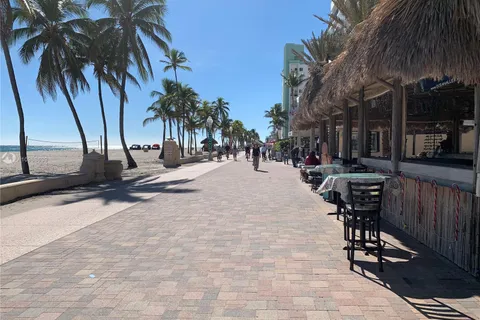 900 N Surf Rd, Hollywood FL 33019