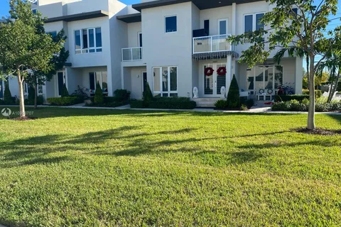 10436 NW 63rd Ter, Doral FL 33178