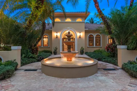 9005 SW 68th Ave, Pinecrest FL 33156