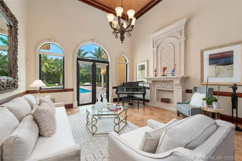 9005 SW 68th Ave, Pinecrest FL 33156