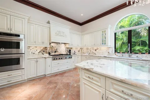 9005 SW 68th Ave, Pinecrest FL 33156