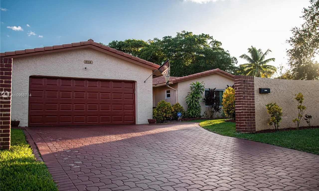 8104 NW 38th St, Coral Springs FL 33065