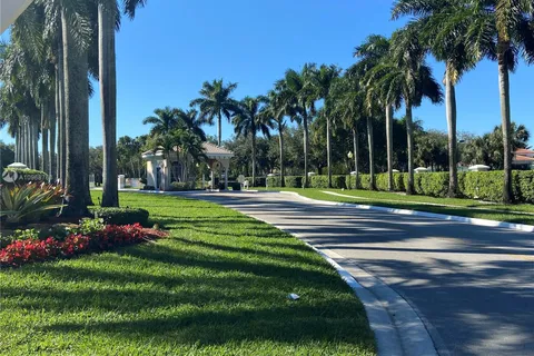 5670 Oaktree Ave, Hollywood FL 33312
