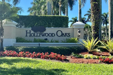 5670 Oaktree Ave, Hollywood FL 33312