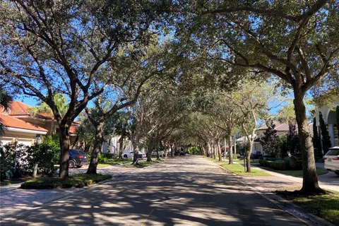 5670 Oaktree Ave, Hollywood FL 33312